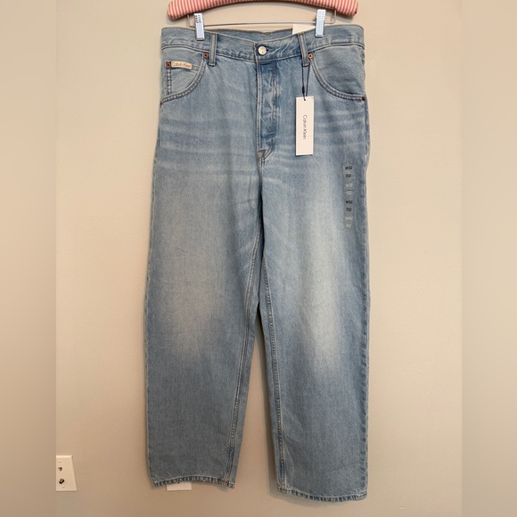 Calvin Klein Men's Relaxed Fit Jeans in Light Blue - Picture 1 of 9